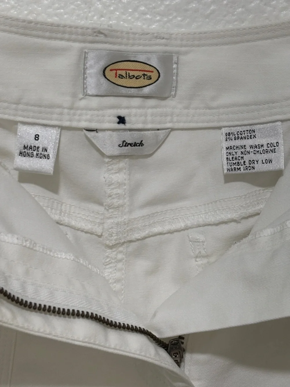 Talbots Capri Pants White Big Blue Button Detail Belt Loops Size 8 Five Pockets - Picture 4 of 13